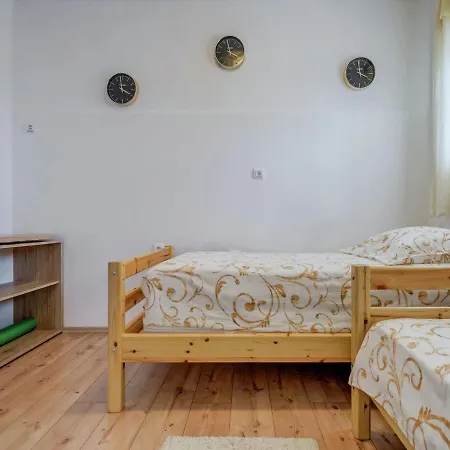 In With Private Pool And Garden *