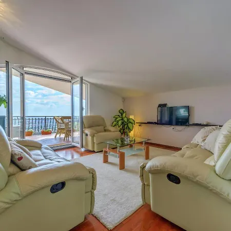 Vila In With Private Pool And Garden