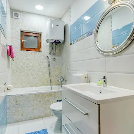 Vila In With Private Pool And Garden