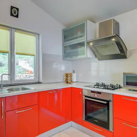 Vila In With Private Pool And Garden