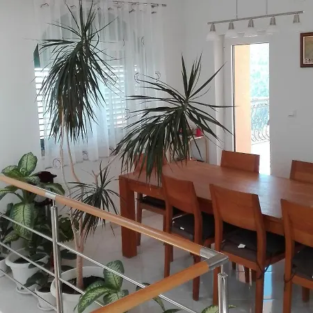 Vila In With Private Pool And Garden *