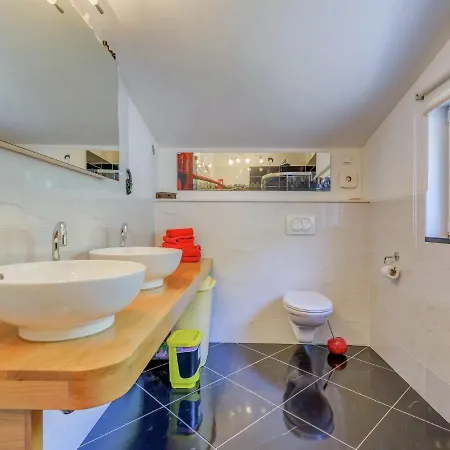 In With Private Pool And Garden *