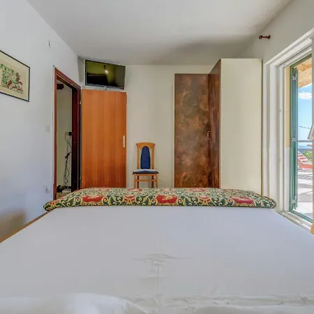 Vila In With Private Pool And Garden