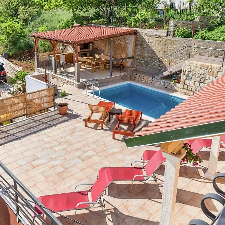 Villa In With Private Pool And Garden