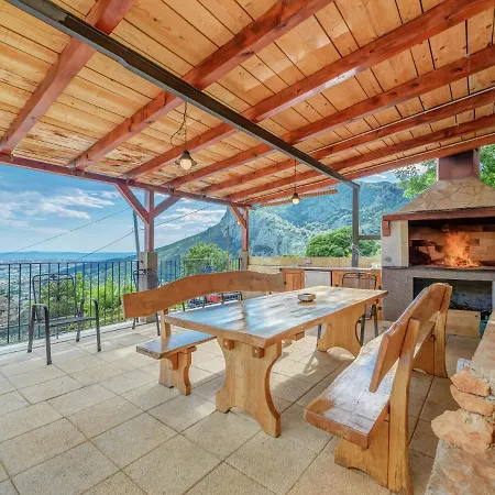 In With Private Pool And Garden