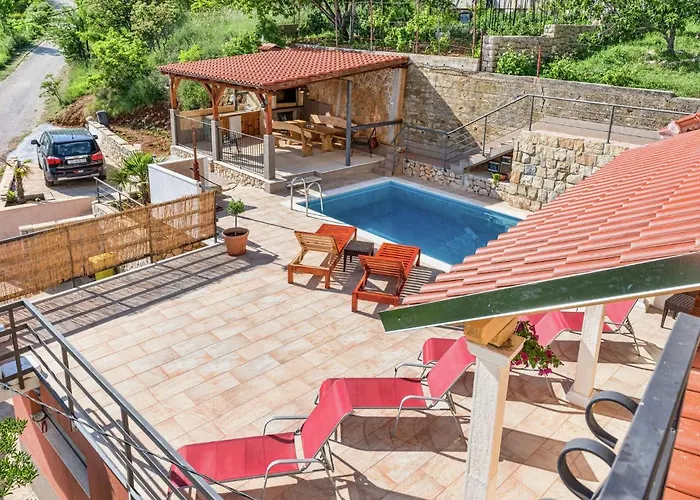 Villa In With Private Pool And Garden